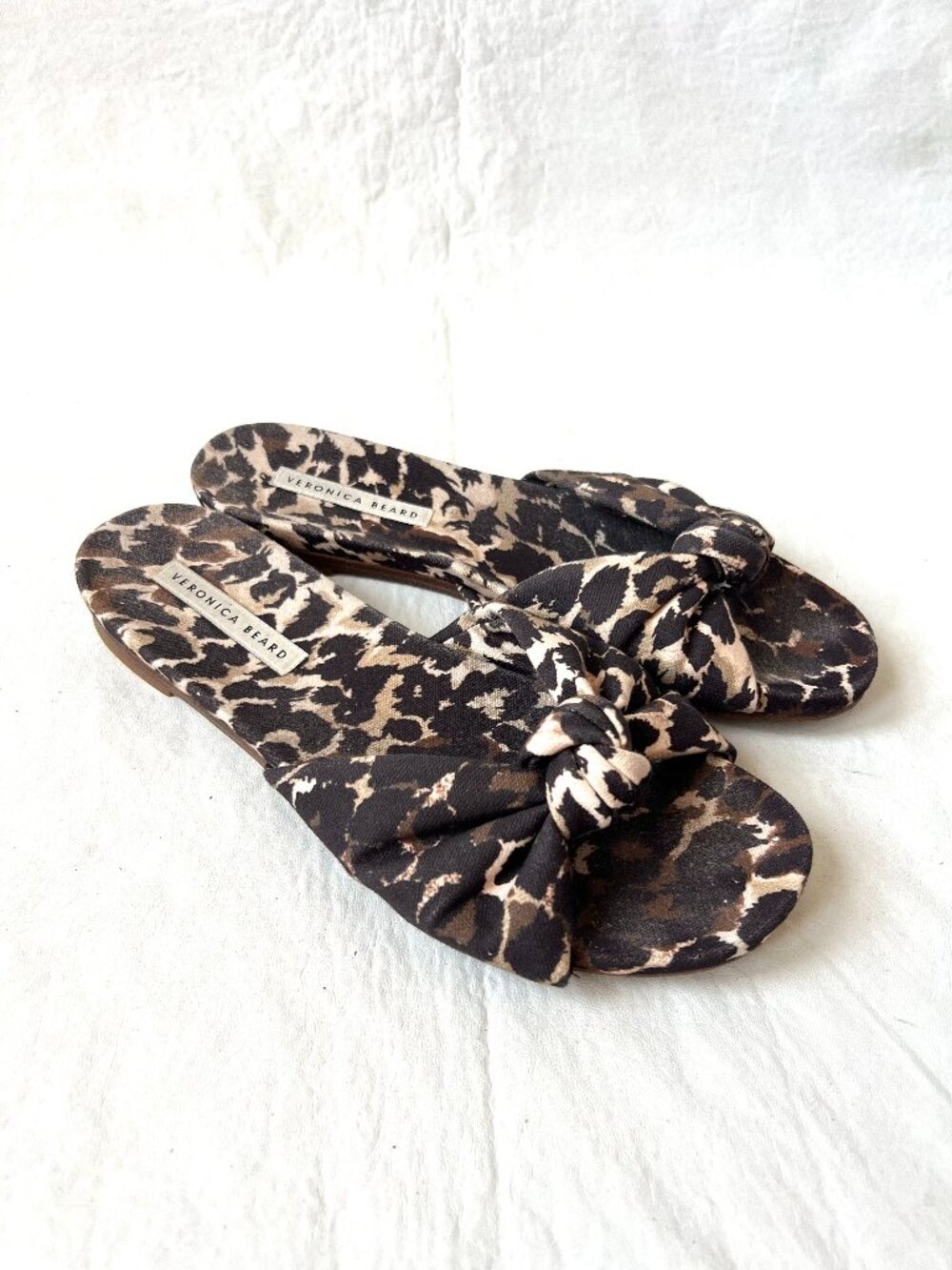 Veronica Beard sandals Etra leopard print knot womens size 8 flat fabric slides